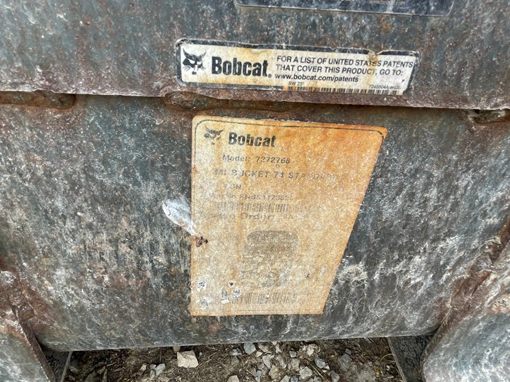 #4876-•-bobcat-74"-universal-mount-bucket-image-7
