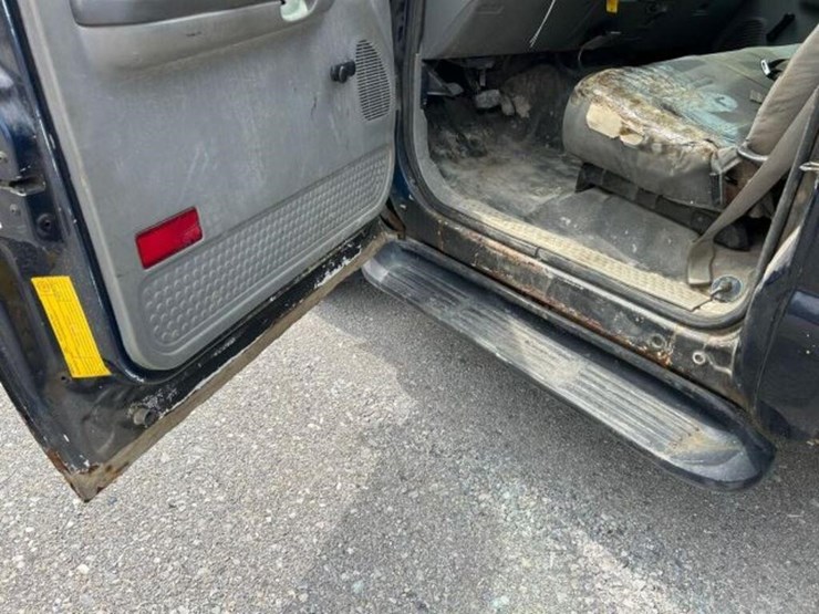 2002-ford-f550-image-23