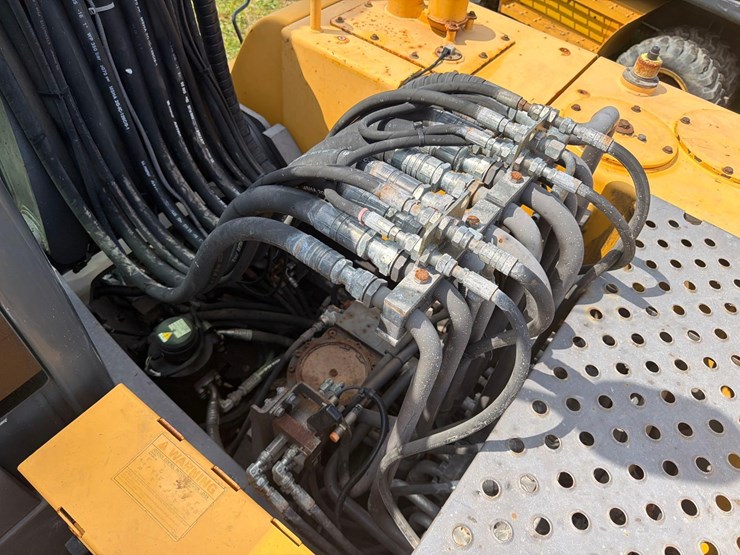 volvo-ew180c-image-25