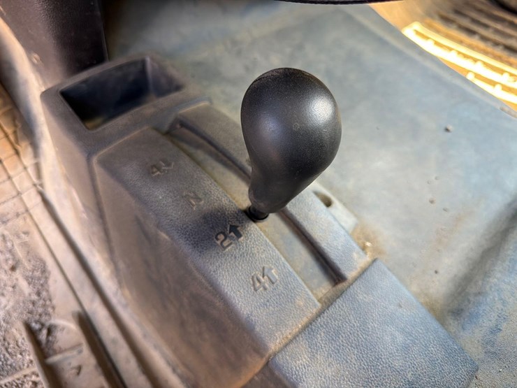 2016-chevrolet-3500-image-24