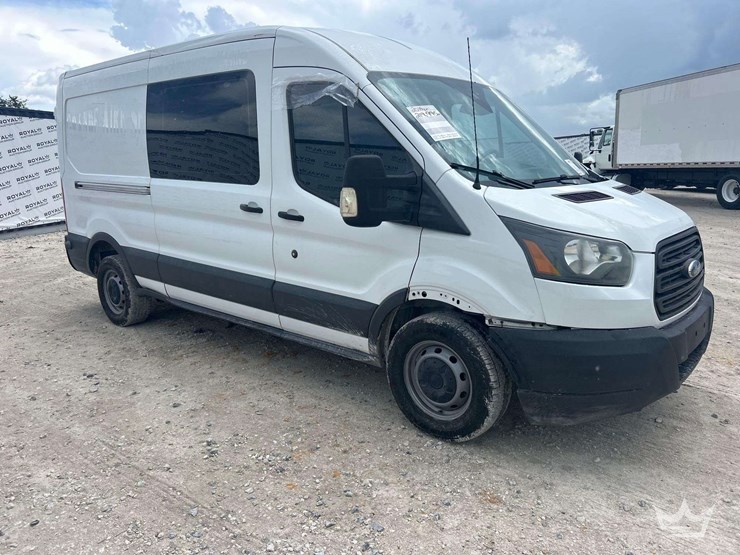 2015-ford-transit-image-2