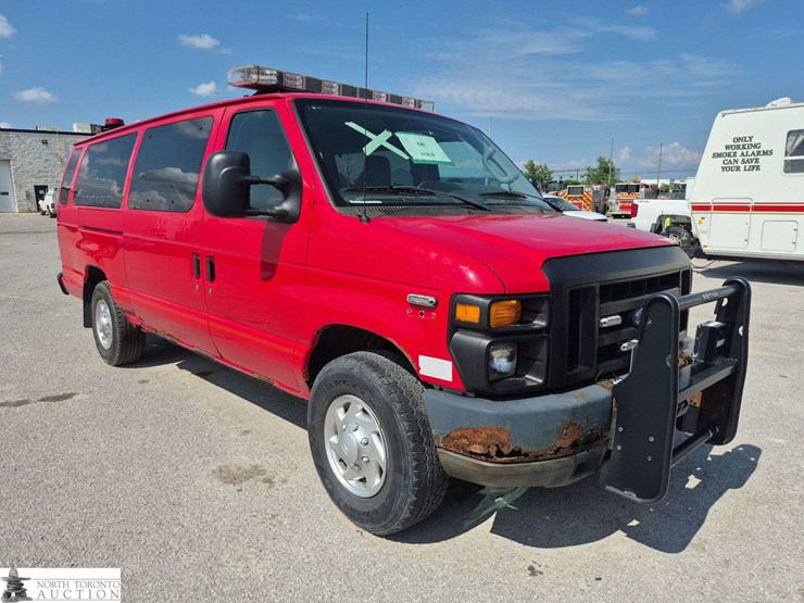 2012-ford-cargo-image-3