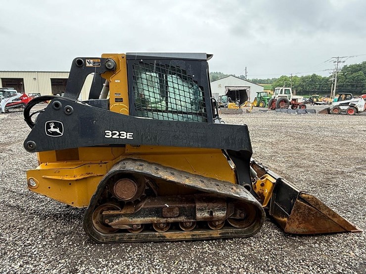 2018-deere-323e-image-5