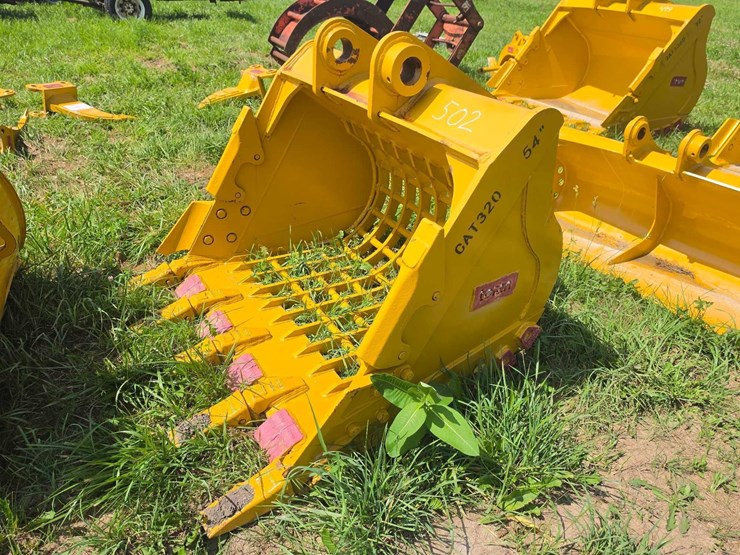 caterpillar-320-image-1