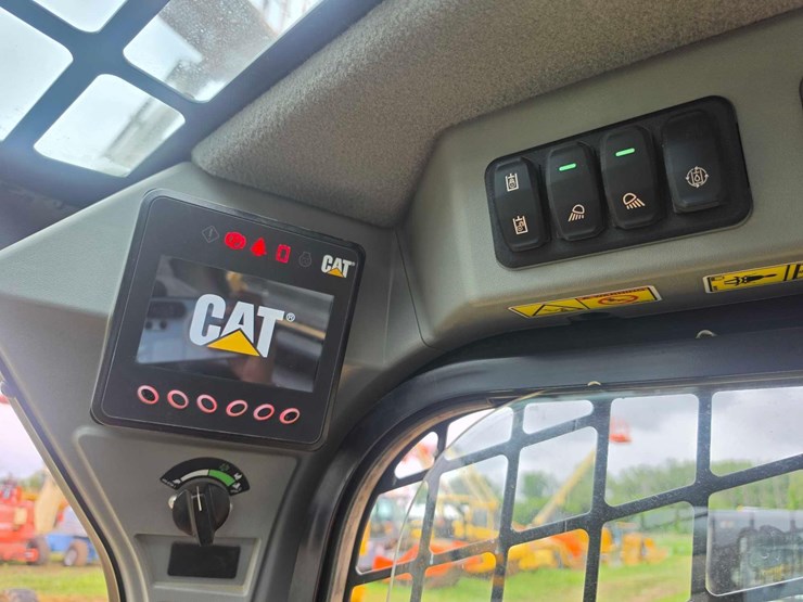 2022-caterpillar-289d3-image-24
