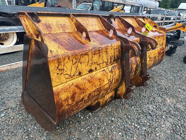 #5093-•-approx.-120"-loader-bucket-image-3