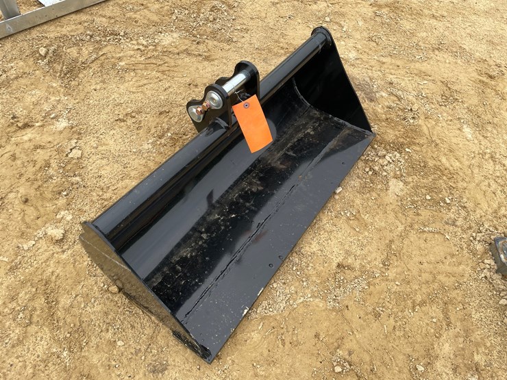 #2060-•-new-mini-32"-bucket-attachment-image-2