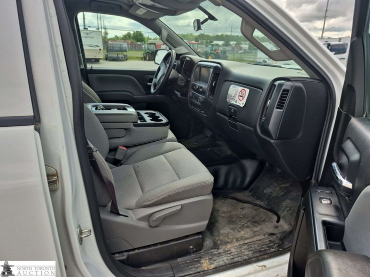 2017-chevrolet-silverado-2500hd-image-27