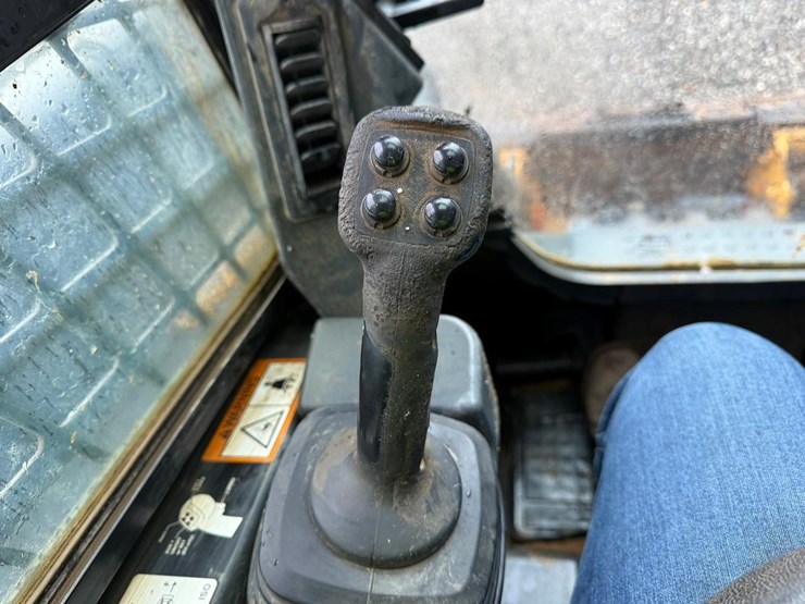 2018-deere-323e-image-22