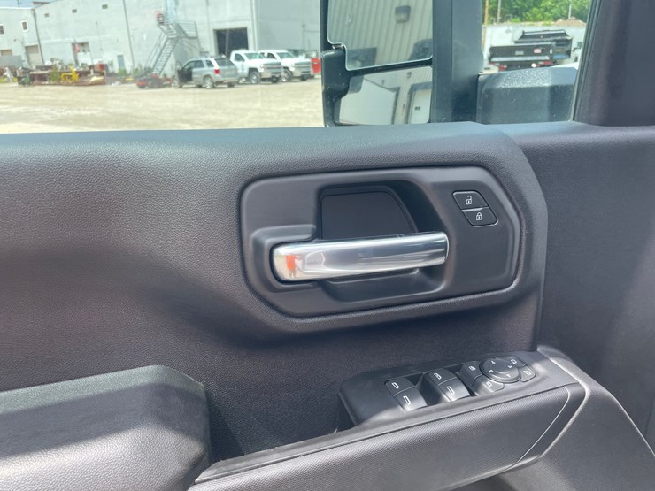 2025-chevrolet-2500-image-34