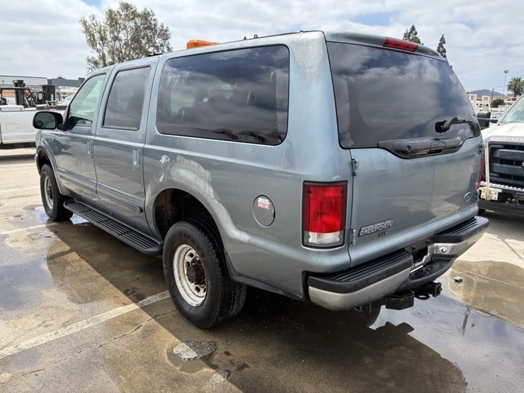 2000-ford-excursion-image-4