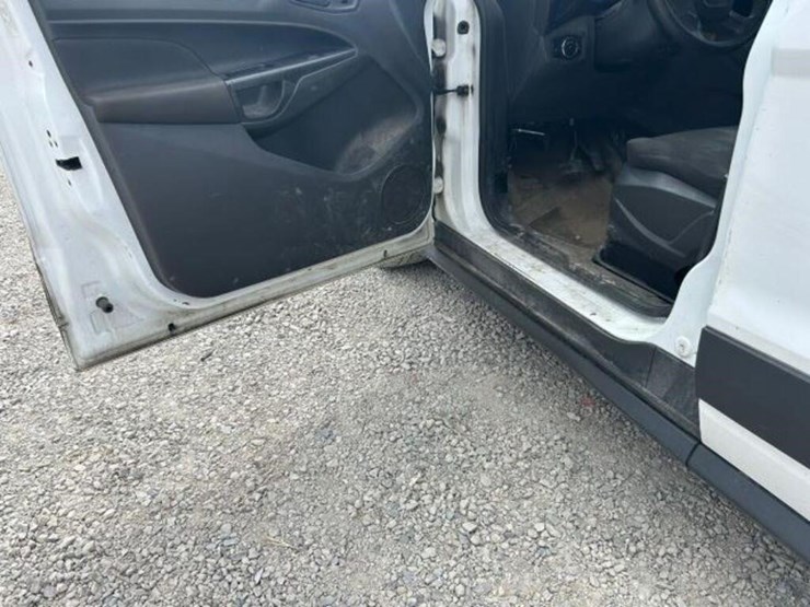 2014-ford-cargo-image-20