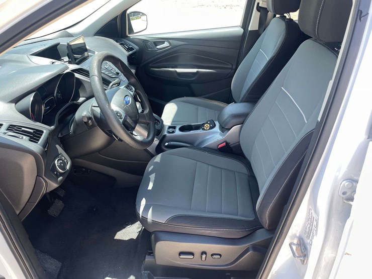 2015-ford-escape-se-image-10