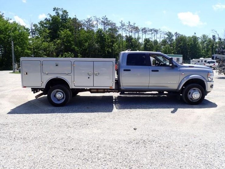 2022-dodge-ram-5500-image-4