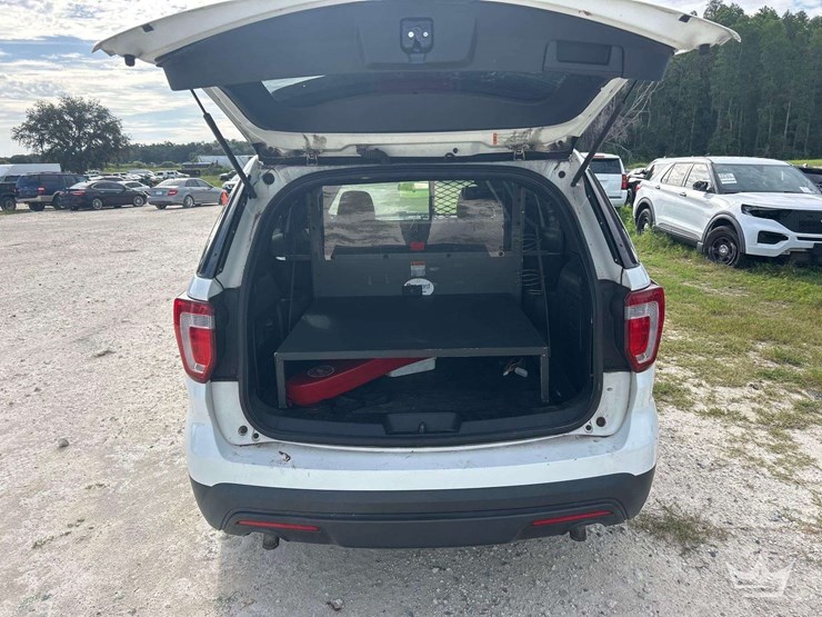 2017-ford-explorer-image-19