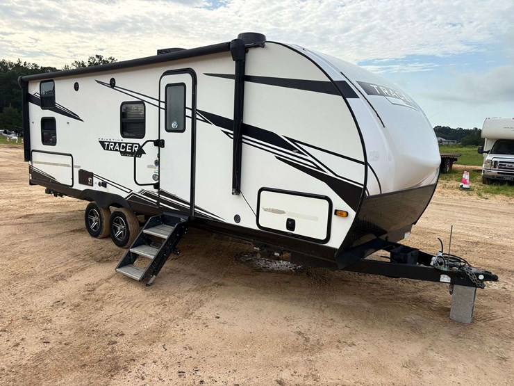 2022-forrest-river-tracer-27'-travel-trailer-image-4