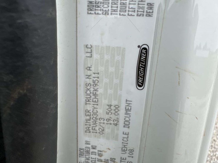 2013-freightliner-114sd-image-34