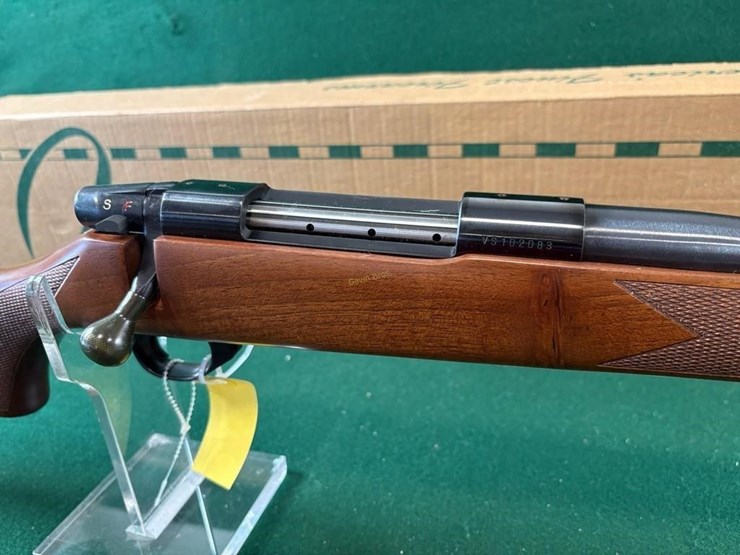 nib-weatherby-vanguard-300-wby-mag-rifle-image-3