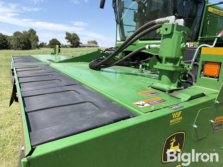 2020-john-deere-w235-image-10