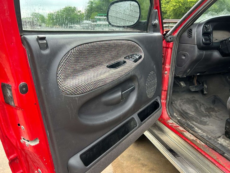 2001-dodge-2500-image-27