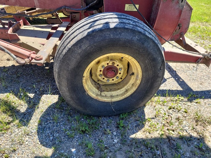 new-holland-890-image-15