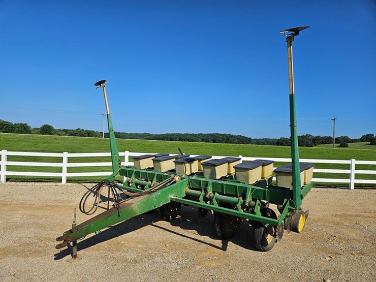 john-deere-7000-image-1