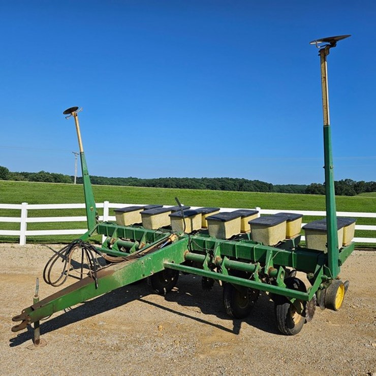 JOHN DEERE 7000