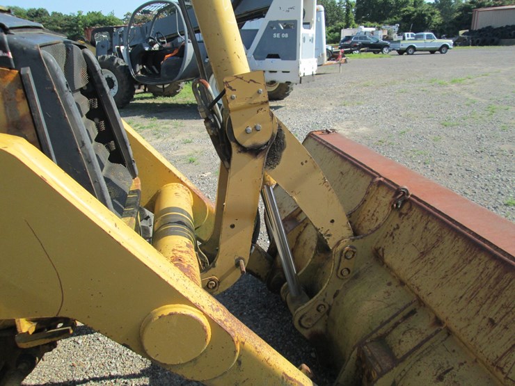 2004-caterpillar-420d-image-26