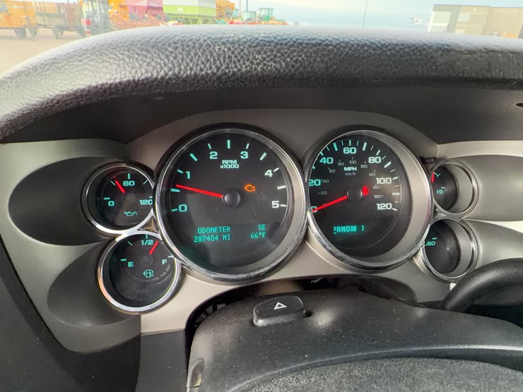 2011-chevrolet-silverado-2500-image-24