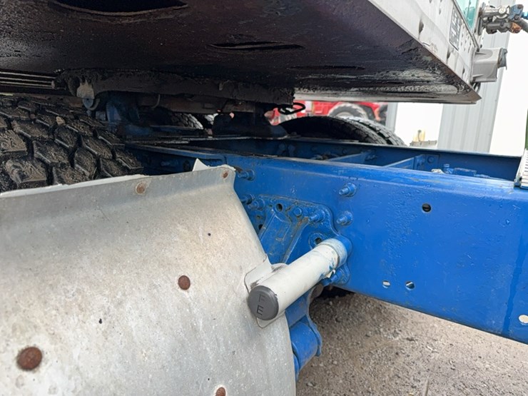 2012-mack-cxu613-image-15