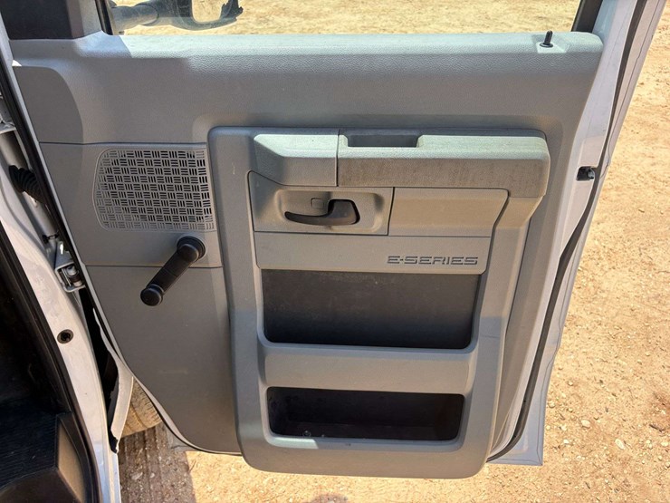 2013-utility-van-image-24