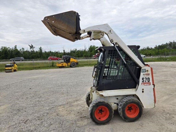 2012-bobcat-s70-image-28