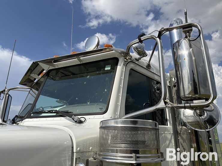 2015-peterbilt-388-image-14