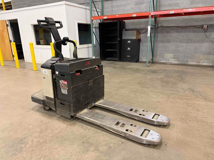 electric-pallet-jack-image-1
