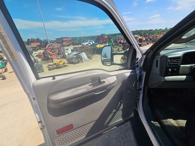 2003-ford-f550-image-24