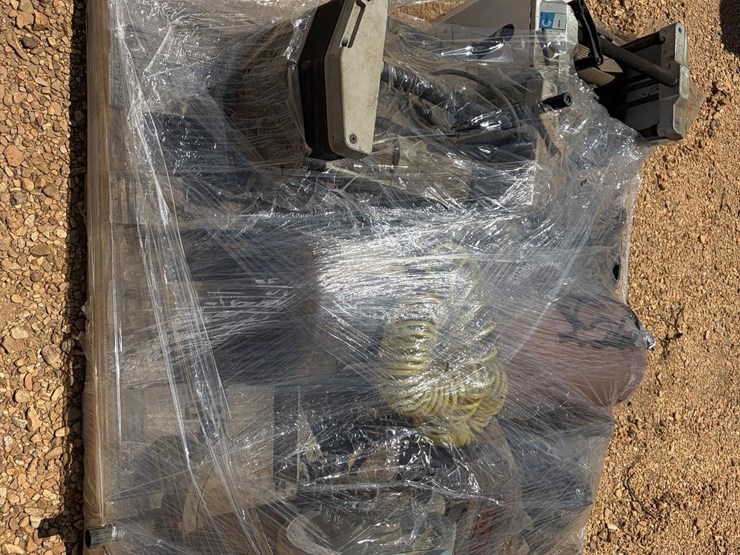 pallet-of-miscellaneous-tools-image-1