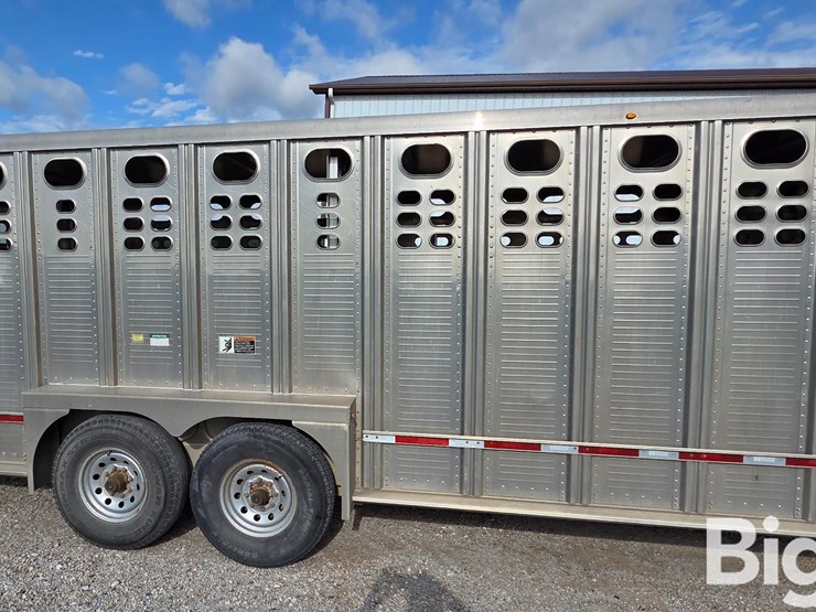 2014-wilson-livestock-trailer-image-16