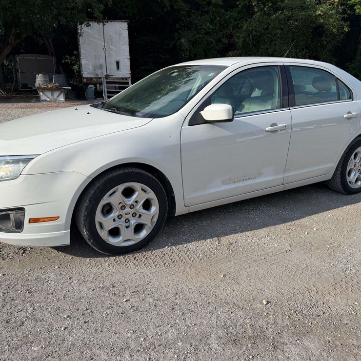 2011 Ford Fusion 4 Door Sedan (63,841 Miles)