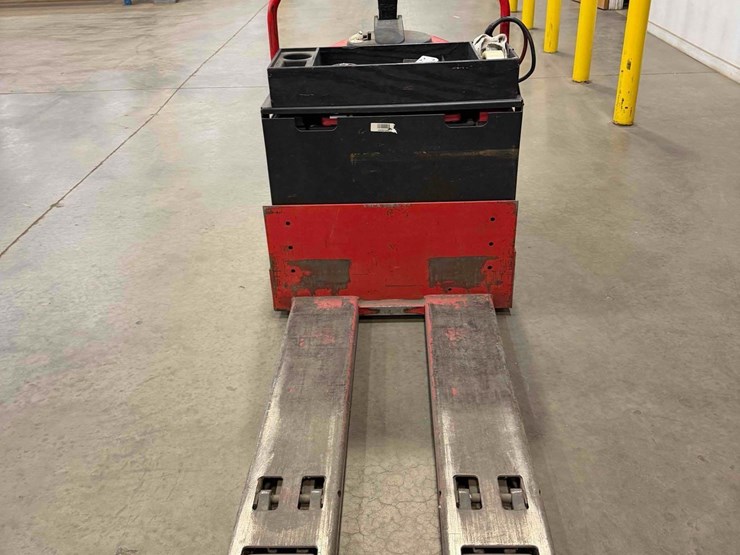 electric-pallet-jack-image-2