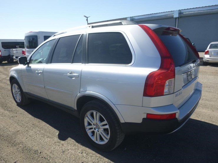 2010-volvo-xc90-image-4