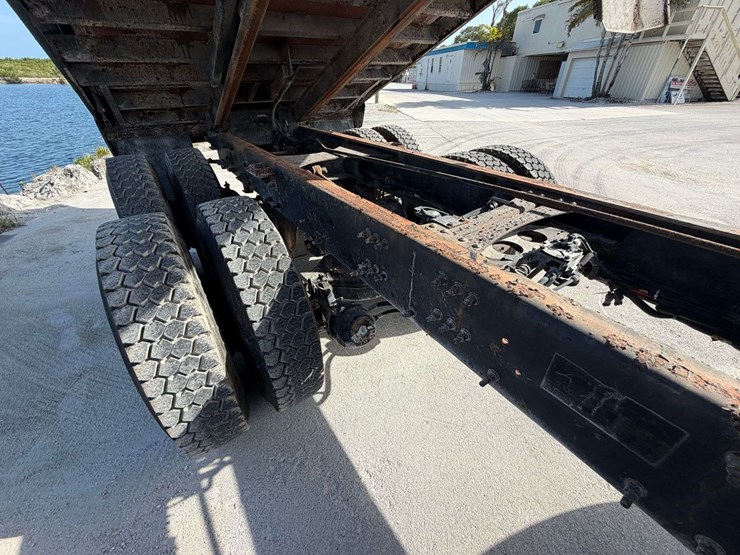 2006-mack-granite-ct713-image-24