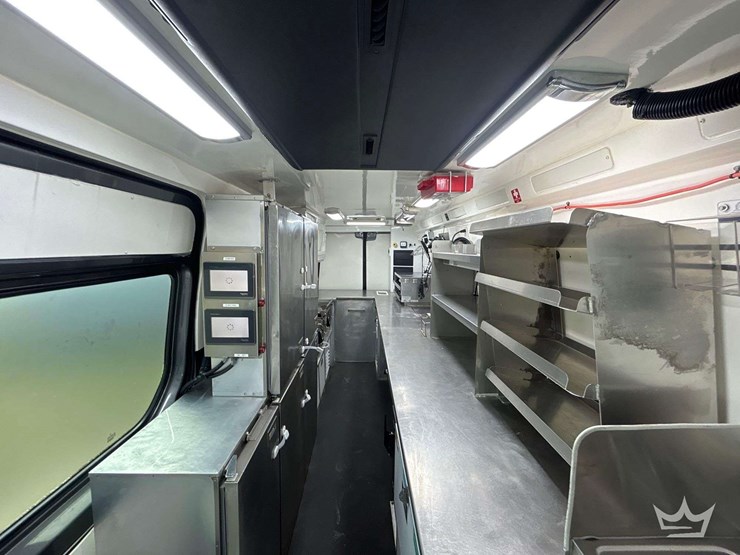 20211-mecedes-benz-sprinter-4500-modified-food-catering-van-image-28