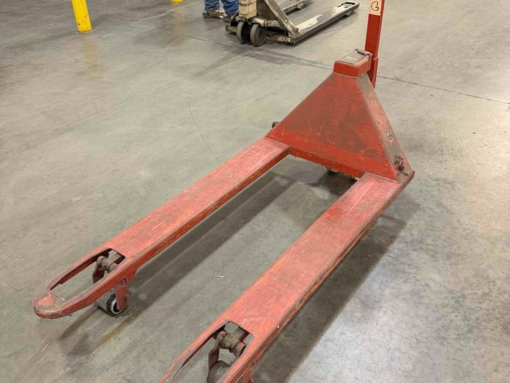 manual-pallet-jack-image-1