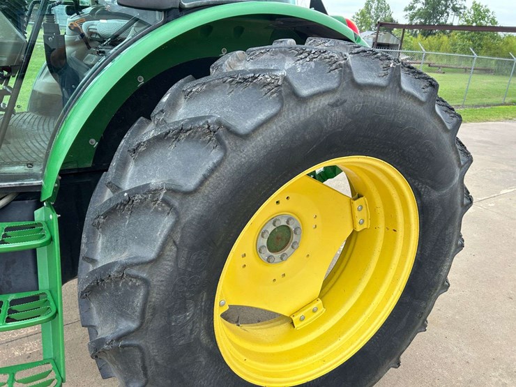 2019-john-deere-6120e-image-16