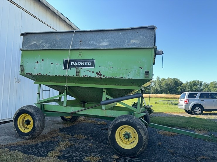 parker-gravity-wagon-w/-john-deere-gear-image-2