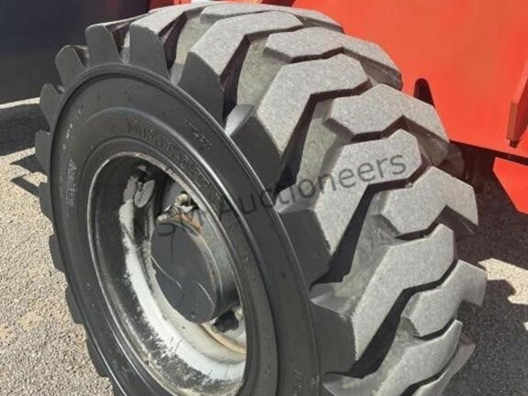 2005-manitou-t6034xt-telescopic-material-handler-image-8