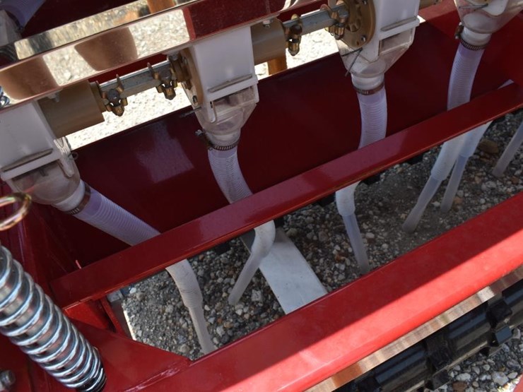 3pt-or-skid-steer-no-till-seeder-image-7