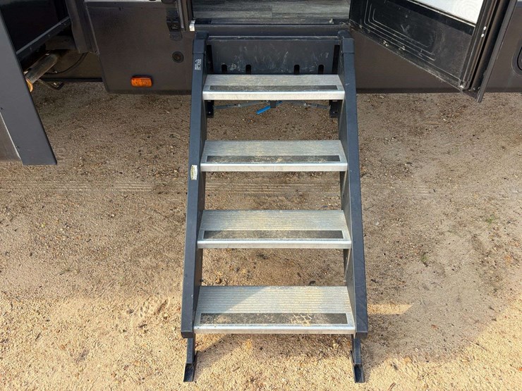 2021-keystone-volante-40'-5th-wheel-travel-trailer-image-11
