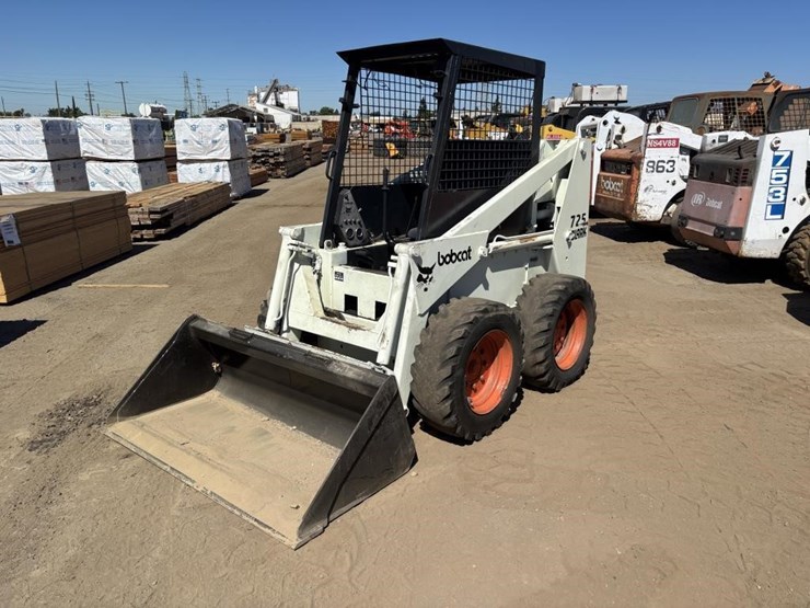 bobcat-725-image-1