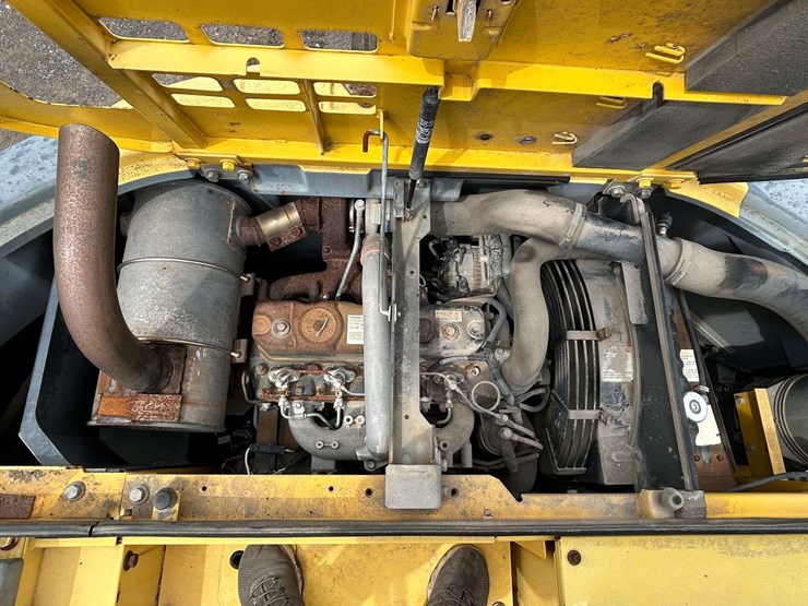 2003-kobelco-sk135sr-lc-image-30